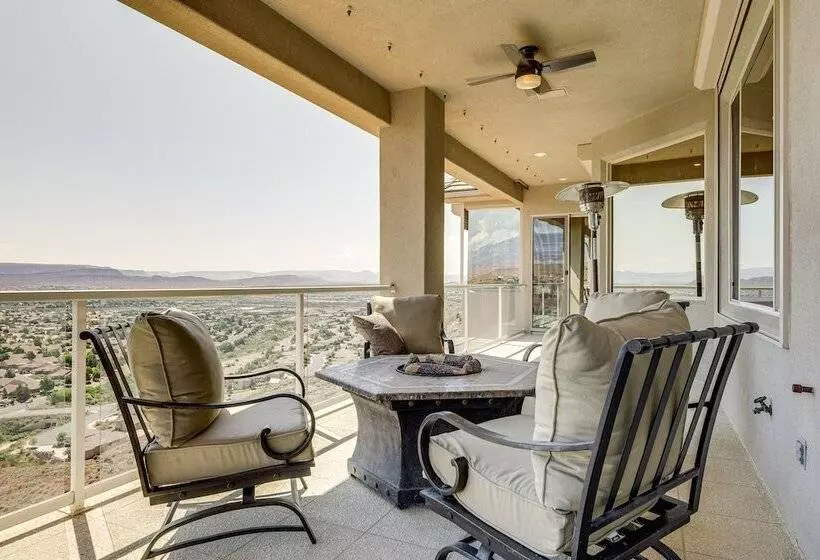 Airy St George Retreat W/ Balcony + Mtn Views!
