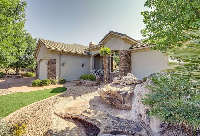 Airy St George Retreat W/ Balcony + Mtn Views!