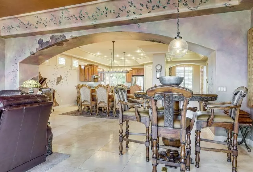 Airy St George Retreat W/ Balcony + Mtn Views!