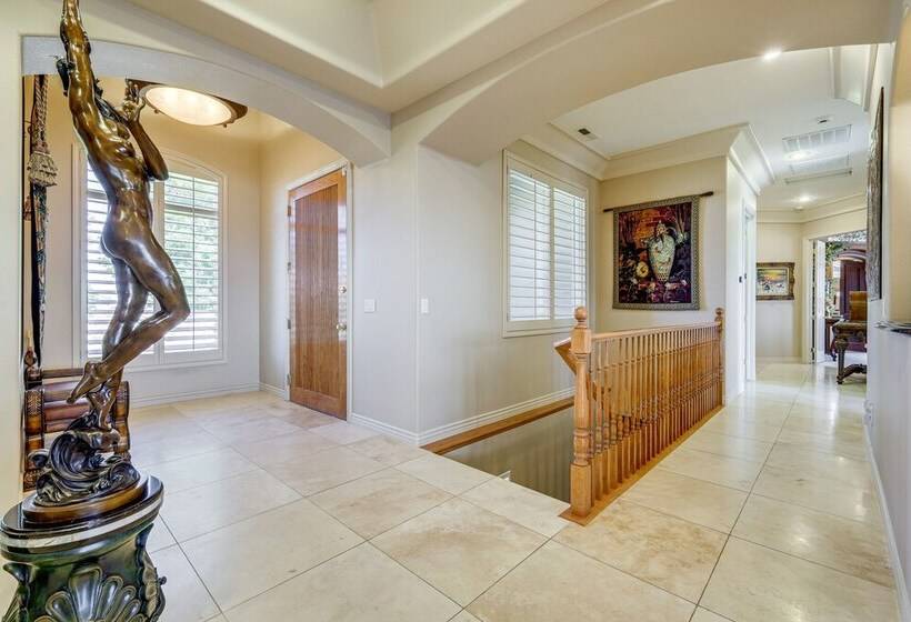 Airy St George Retreat W/ Balcony + Mtn Views!