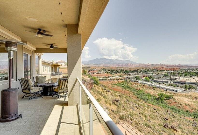Airy St George Retreat W/ Balcony + Mtn Views!
