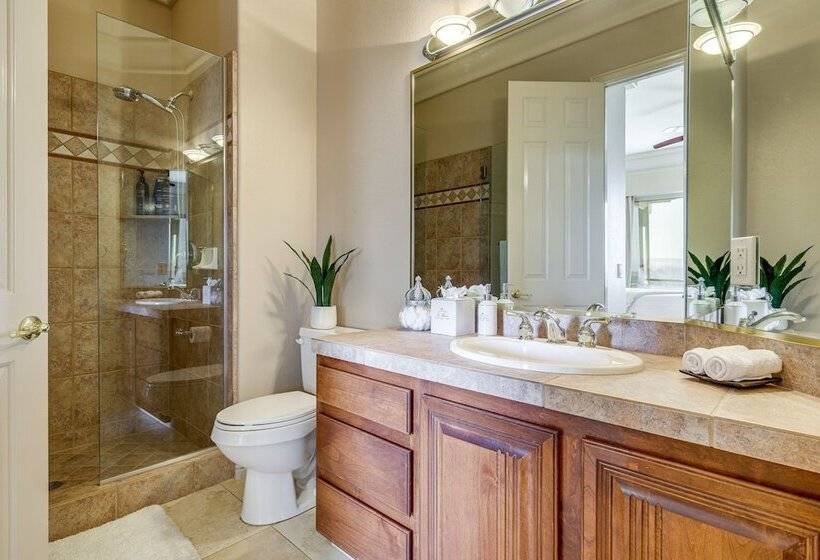 Airy St George Retreat W/ Balcony + Mtn Views!