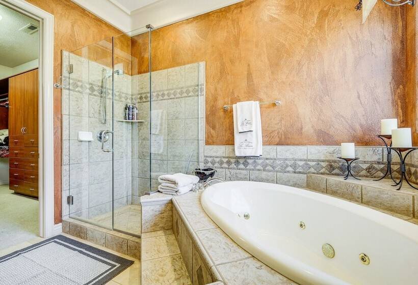 Airy St George Retreat W/ Balcony + Mtn Views!