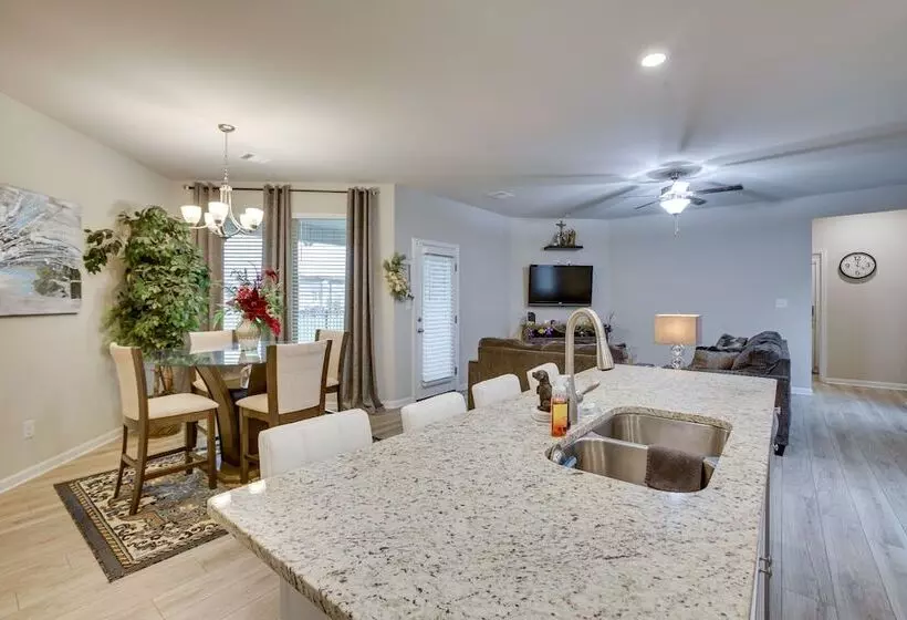 Baton Rouge Vacation Rental: 5 Mi To Lsu!