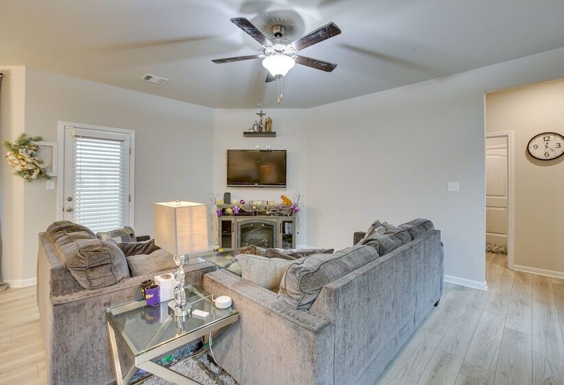Baton Rouge Vacation Rental: 5 Mi To Lsu!