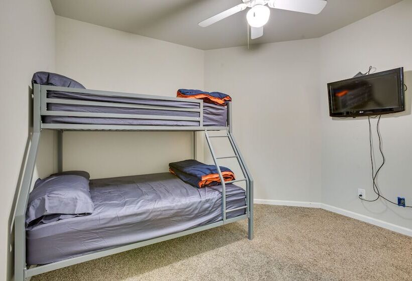 Baton Rouge Vacation Rental: 5 Mi To Lsu!