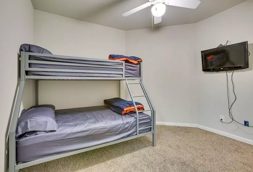 Baton Rouge Vacation Rental: 5 Mi To Lsu!