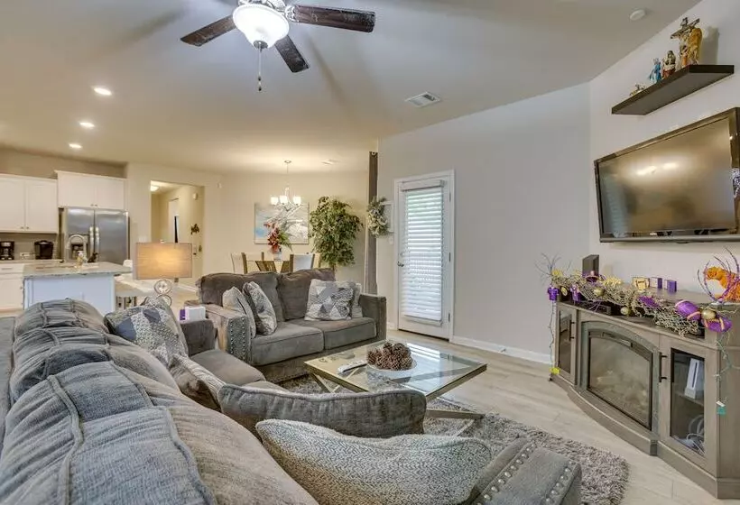 Baton Rouge Vacation Rental: 5 Mi To Lsu!