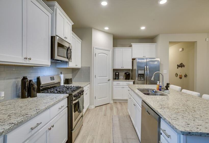 Baton Rouge Vacation Rental: 5 Mi To Lsu!