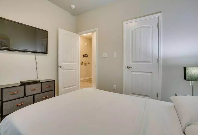 Baton Rouge Vacation Rental: 5 Mi To Lsu!