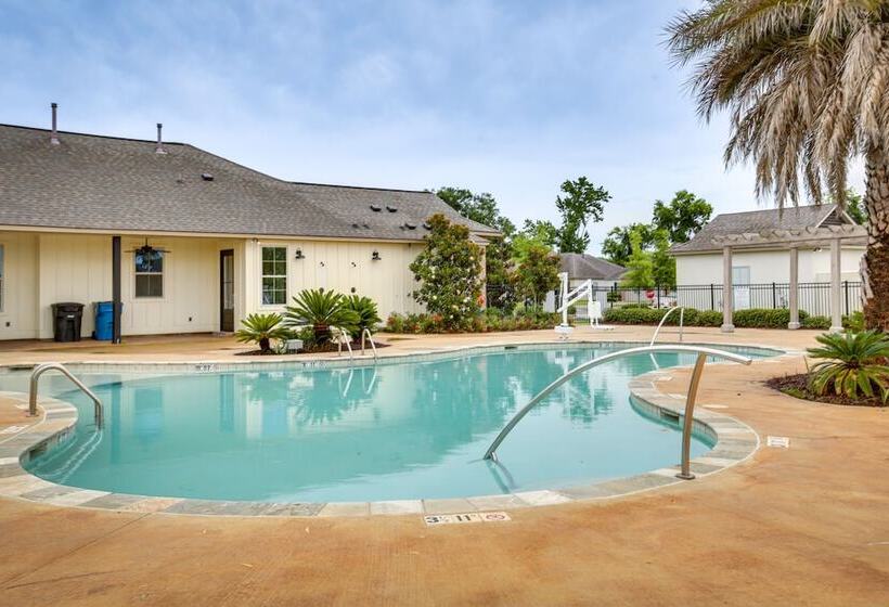 Baton Rouge Vacation Rental: 5 Mi To Lsu!