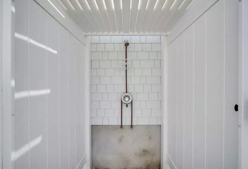 Beautiful Cape May Cottage: Walk To Beach & Mall!