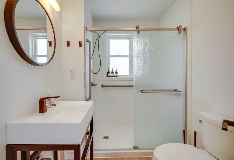 Beautiful Cape May Cottage: Walk To Beach & Mall!