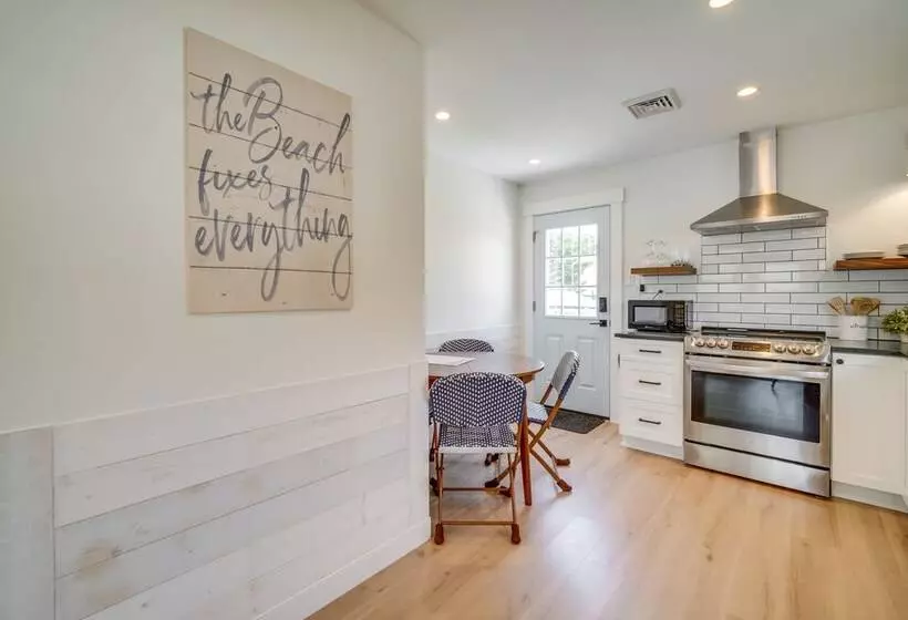 Beautiful Cape May Cottage: Walk To Beach & Mall!