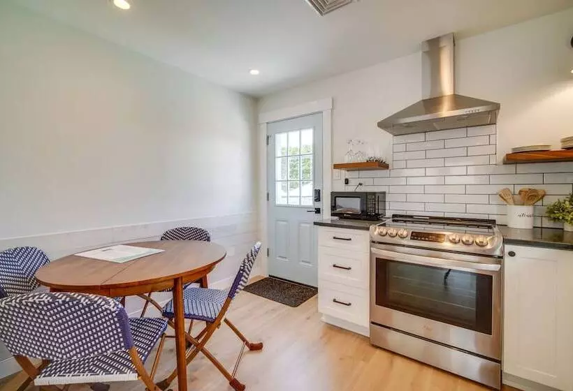 Beautiful Cape May Cottage: Walk To Beach & Mall!