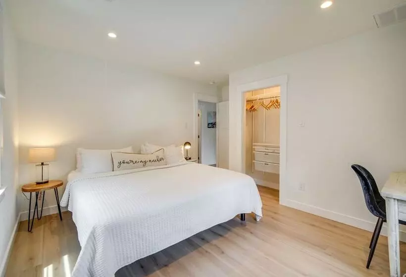 Beautiful Cape May Cottage: Walk To Beach & Mall!