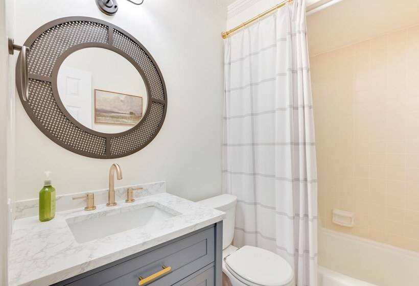 Bright Tampa Oasis W/ Outdoor Pool & Gazebo!