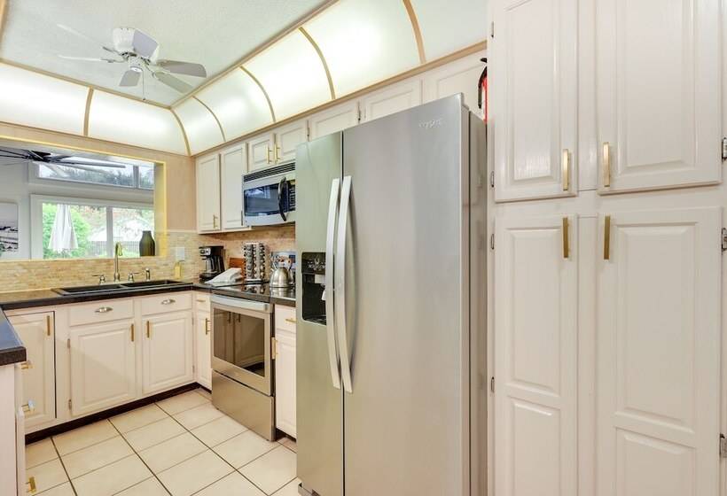 Bright Tampa Oasis W/ Outdoor Pool & Gazebo!