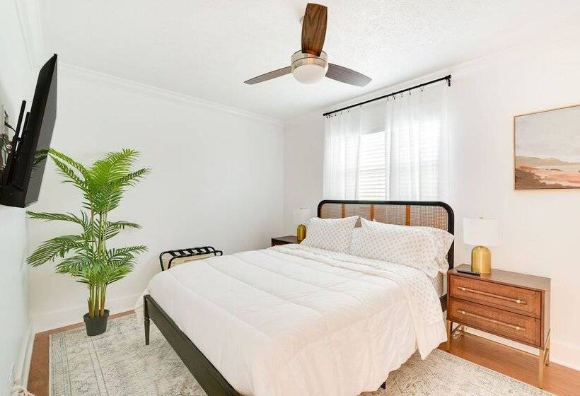 Bright Tampa Oasis W/ Outdoor Pool & Gazebo!