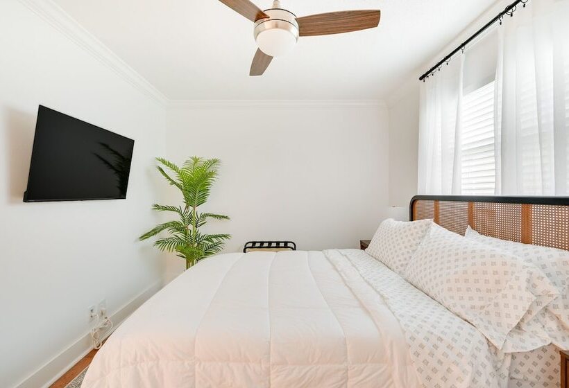 Bright Tampa Oasis W/ Outdoor Pool & Gazebo!