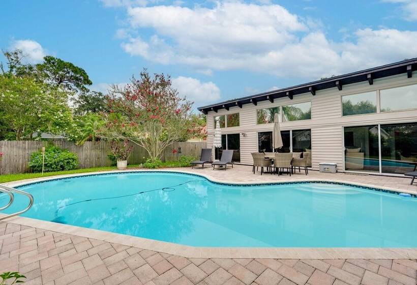 Bright Tampa Oasis W/ Outdoor Pool & Gazebo!