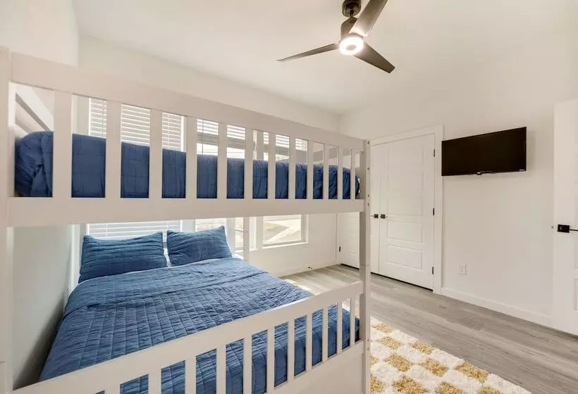 Canyon Lake Oasis: Backyard & Wraparound Deck!