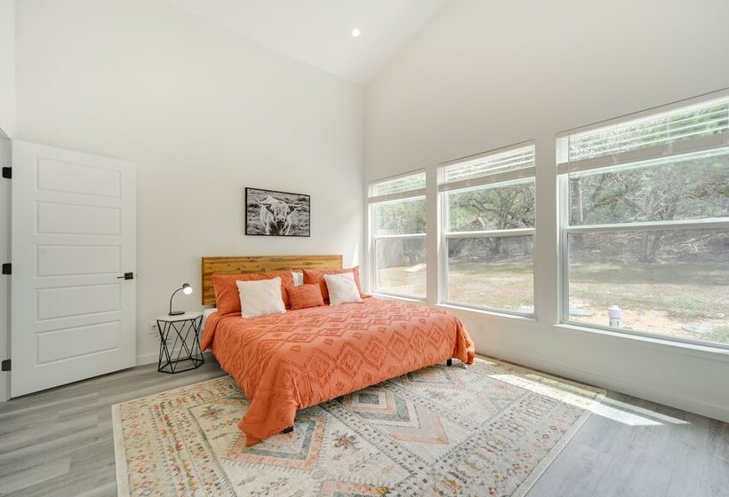 Canyon Lake Oasis: Backyard & Wraparound Deck!