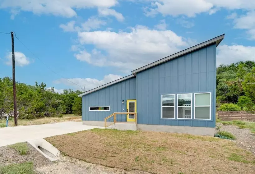 Canyon Lake Oasis: Backyard & Wraparound Deck!