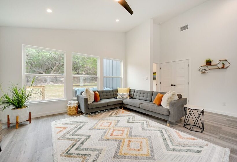 Canyon Lake Oasis: Backyard & Wraparound Deck!