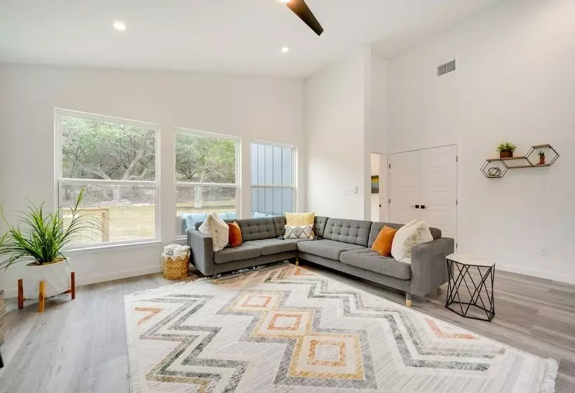 Canyon Lake Oasis: Backyard & Wraparound Deck!