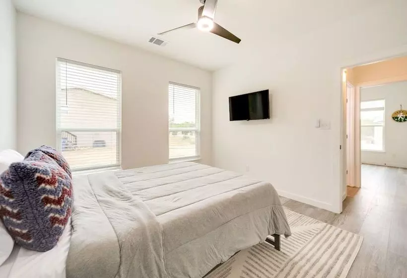 Canyon Lake Oasis: Backyard & Wraparound Deck!