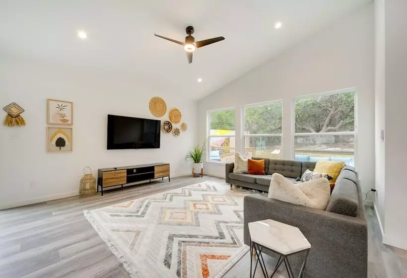 Canyon Lake Oasis: Backyard & Wraparound Deck!