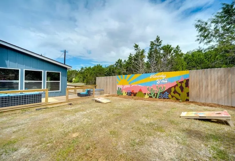 Canyon Lake Oasis: Backyard & Wraparound Deck!