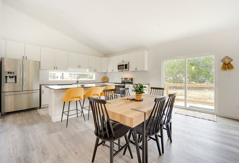 Canyon Lake Oasis: Backyard & Wraparound Deck!