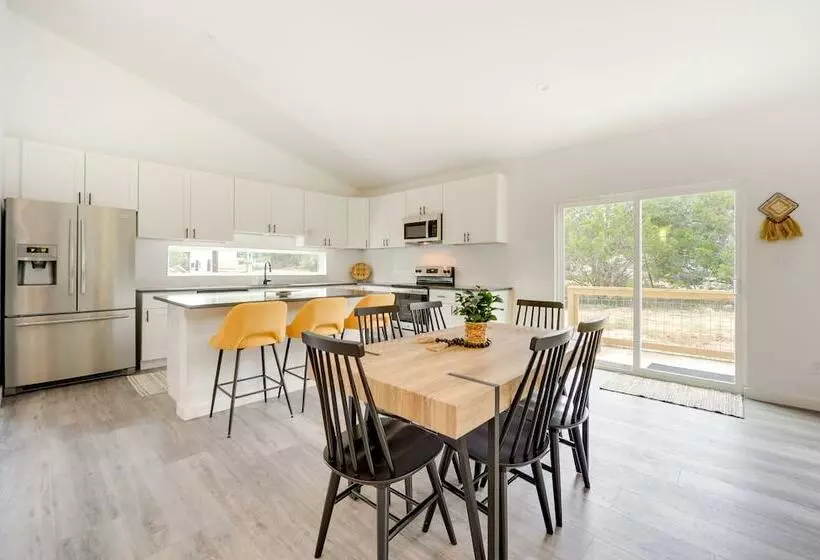 Canyon Lake Oasis: Backyard & Wraparound Deck!