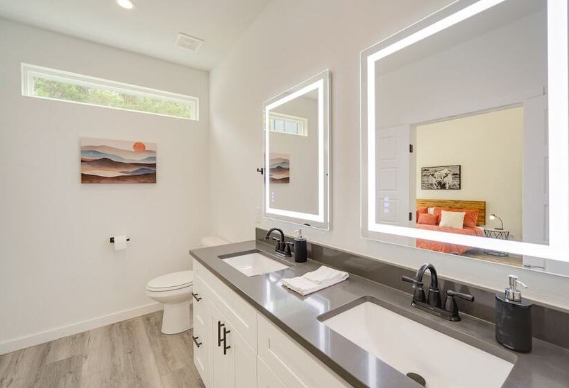 Canyon Lake Oasis: Backyard & Wraparound Deck!