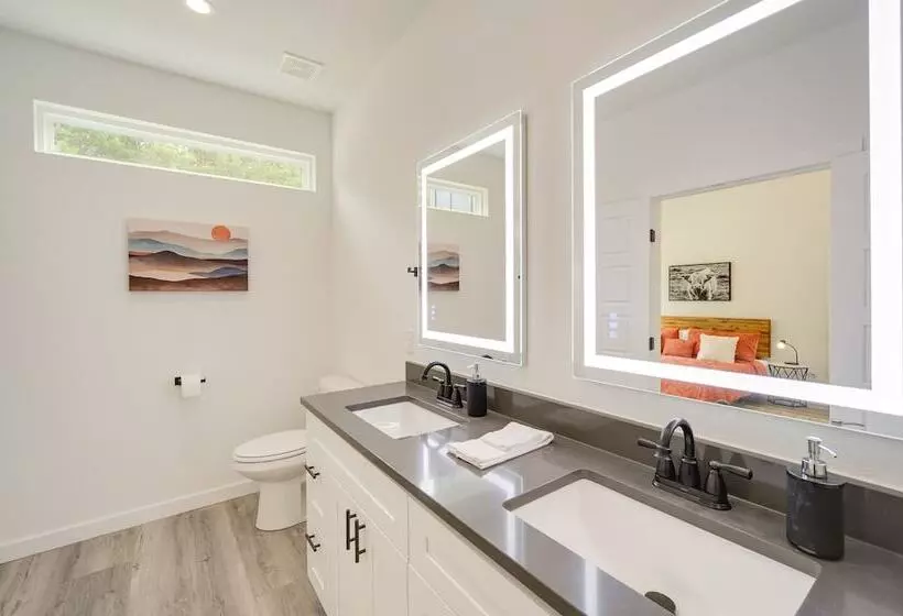 Canyon Lake Oasis: Backyard & Wraparound Deck!