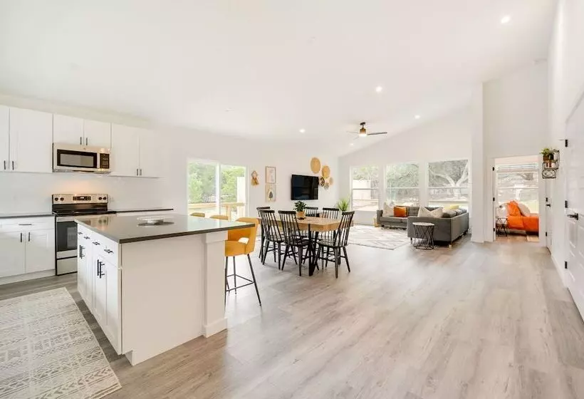 Canyon Lake Oasis: Backyard & Wraparound Deck!