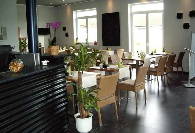 Casa Meynum Pension & Cafe