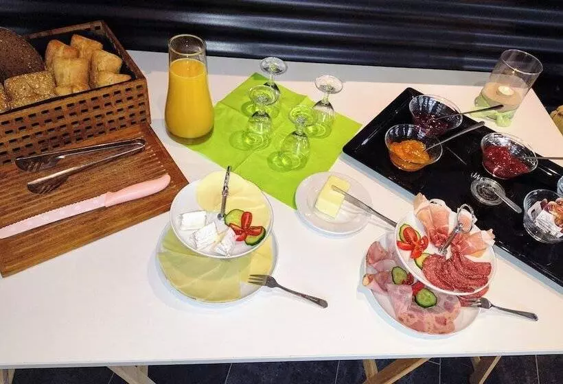 Casa Meynum   Pension & Cafe