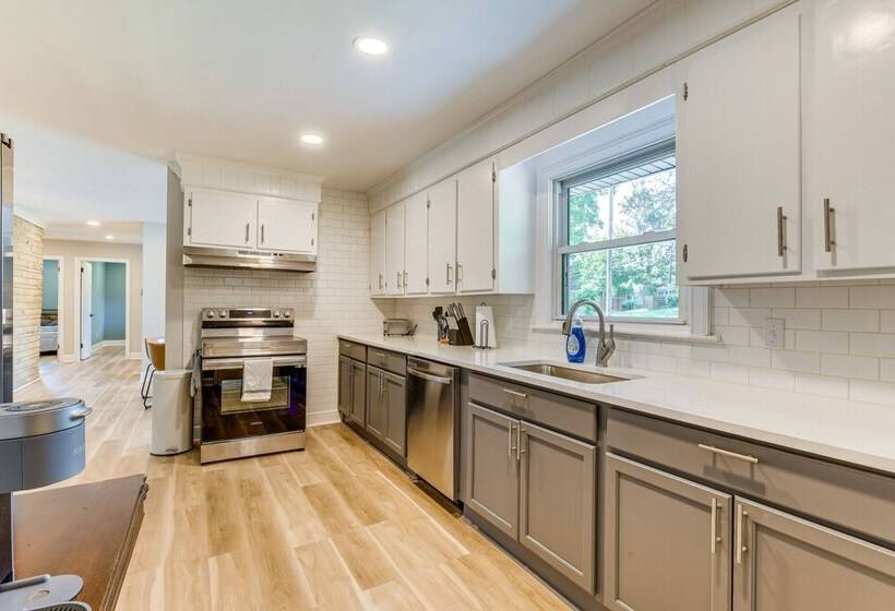 Charming Charlotte Home: 2 Mi To Downtown!