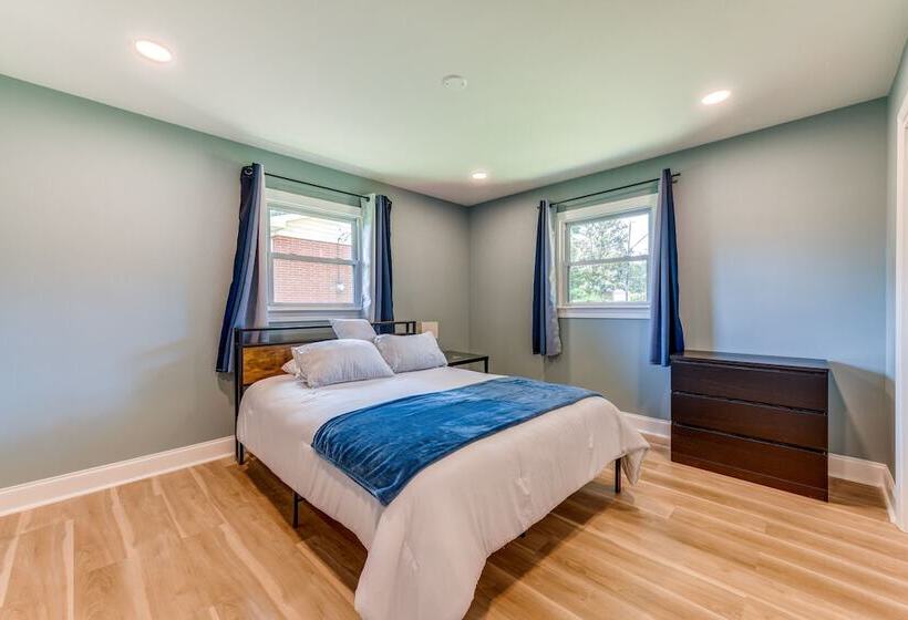 Charming Charlotte Home: 2 Mi To Downtown!