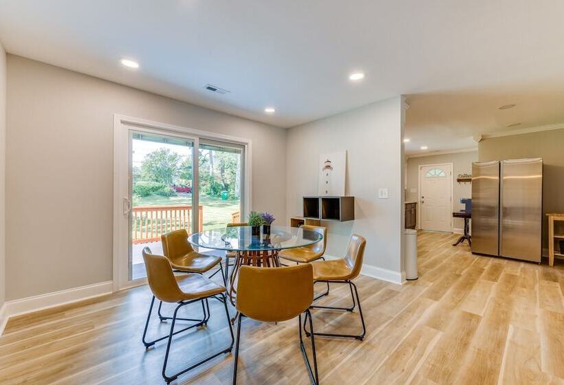 Charming Charlotte Home: 2 Mi To Downtown!