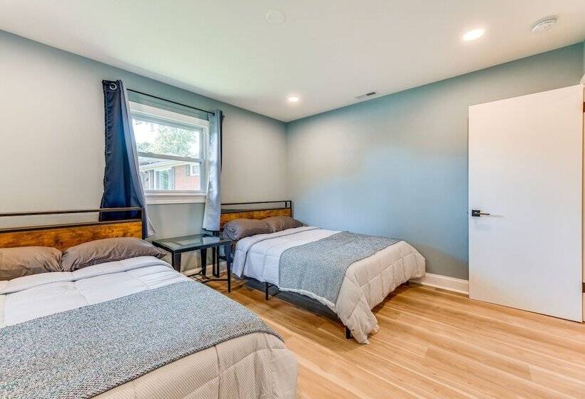 Charming Charlotte Home: 2 Mi To Downtown!