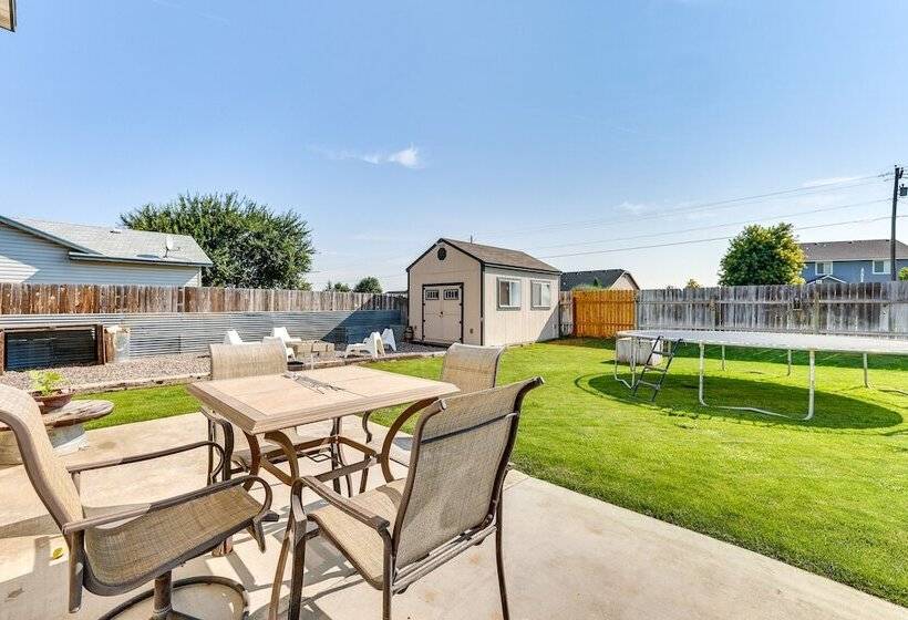 Charming Nampa Home W/ Backyard + Grill!