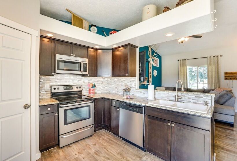 Charming Nampa Home W/ Backyard + Grill!