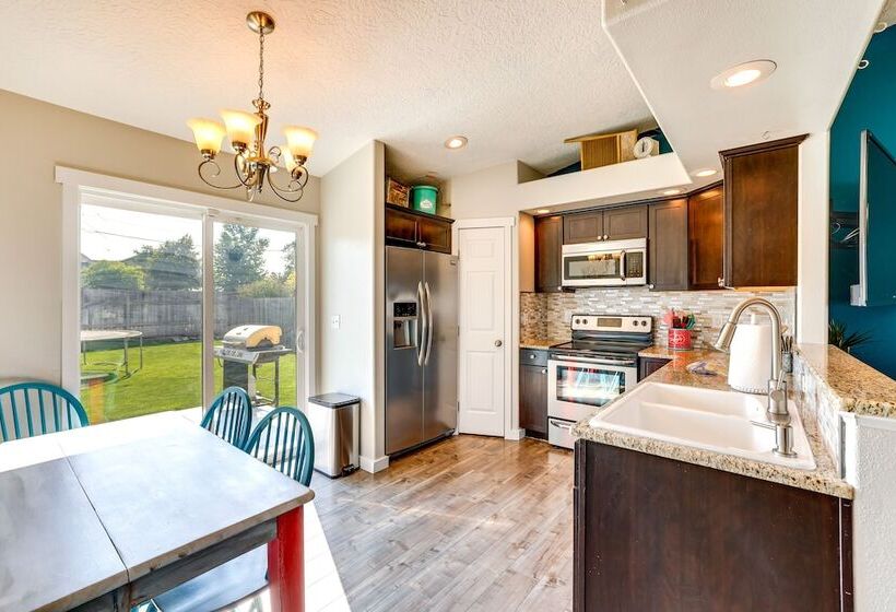 Charming Nampa Home W/ Backyard + Grill!