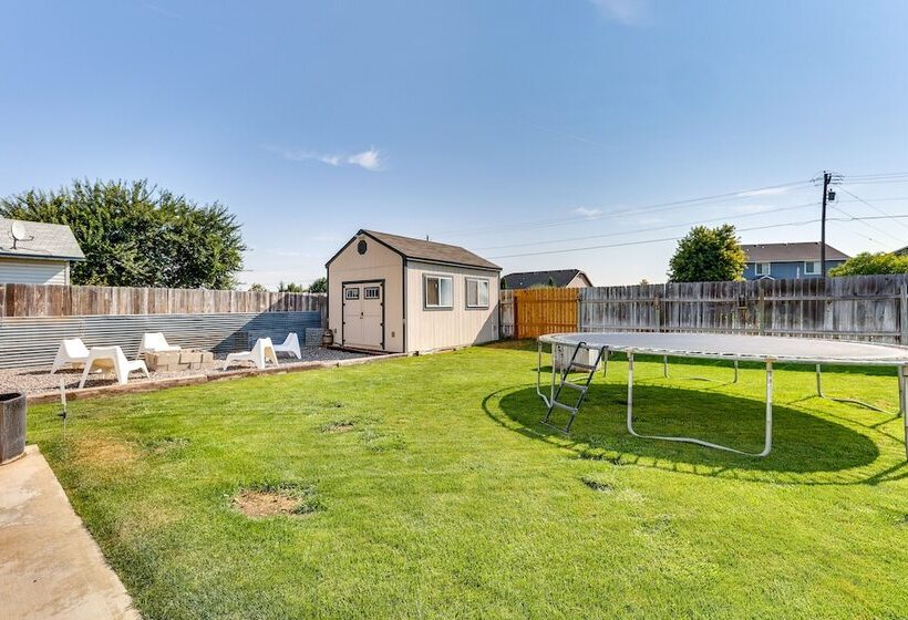 Charming Nampa Home W/ Backyard + Grill!