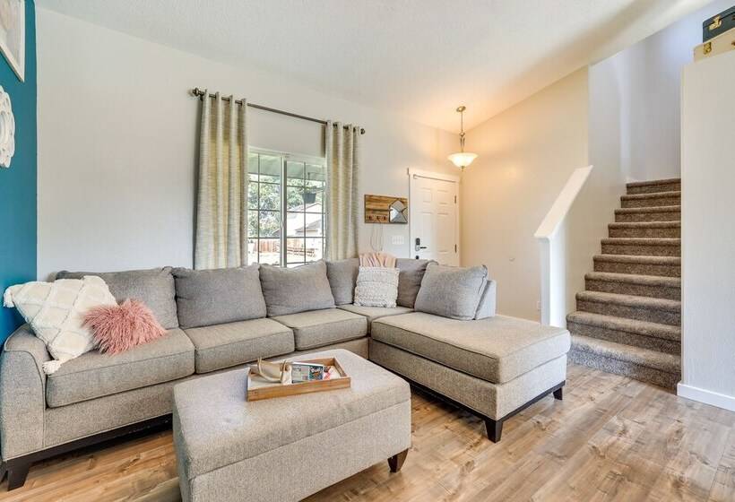 Charming Nampa Home W/ Backyard + Grill!