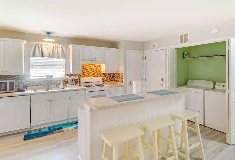 Fenced & Private Backyard: Navarre Retreat